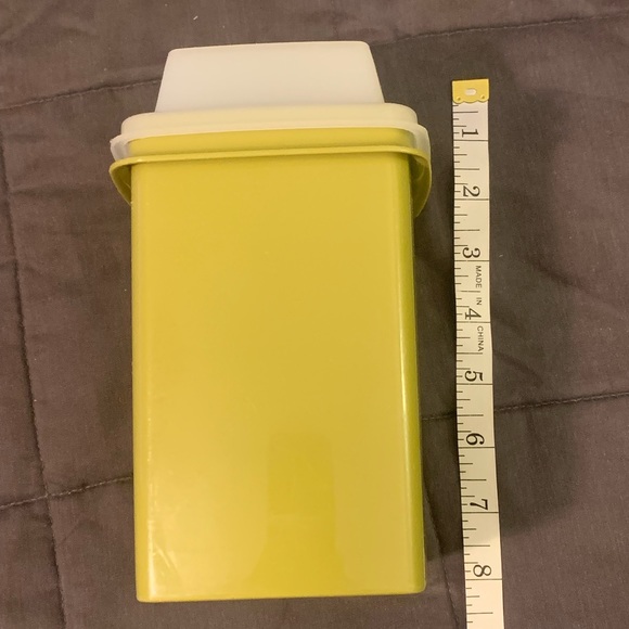 Tupperware pickle container - Picture 2 of 11